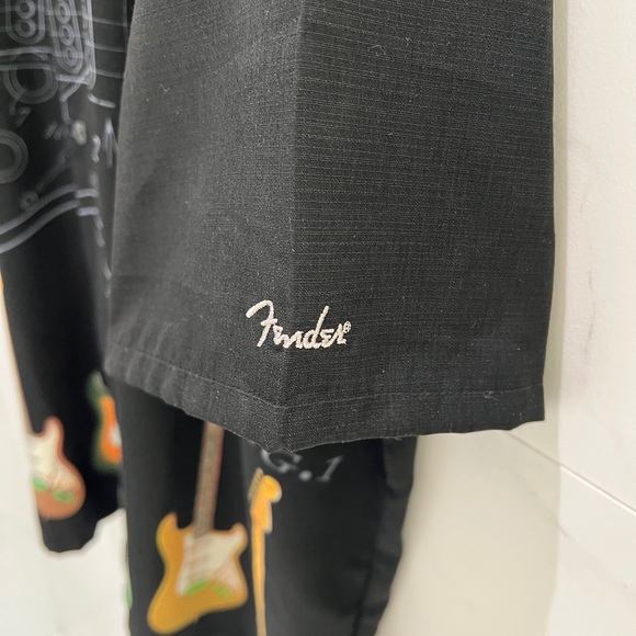 FENDER.By divinci guitars on black background Xl Men’s oversized shirt.sku CJ 10 - Picture 6 of 12